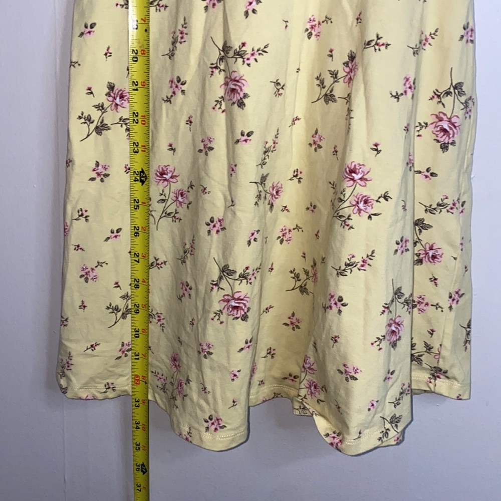 🎱The perfect yellow flower dress! - Picture 8 of 9